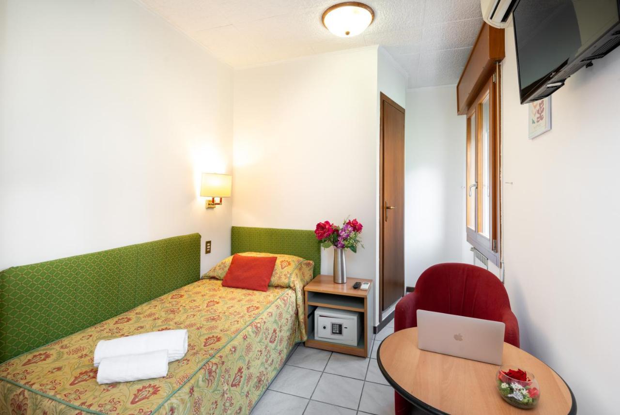 Camelia Rooms Venice Guesthouse Mestre Esterno foto