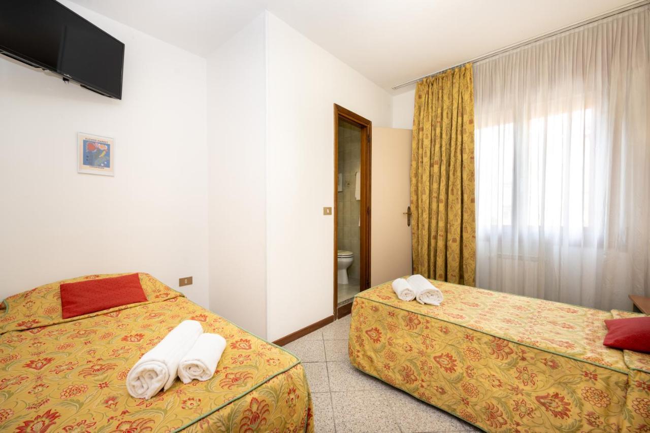 Camelia Rooms Venice Guesthouse Mestre Esterno foto
