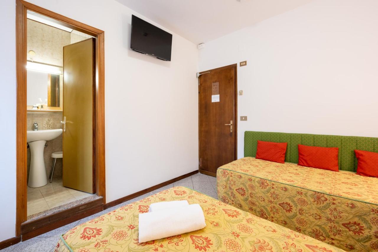 Camelia Rooms Venice Guesthouse Mestre Esterno foto