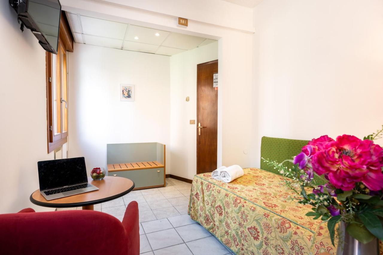 Camelia Rooms Venice Guesthouse Mestre Esterno foto