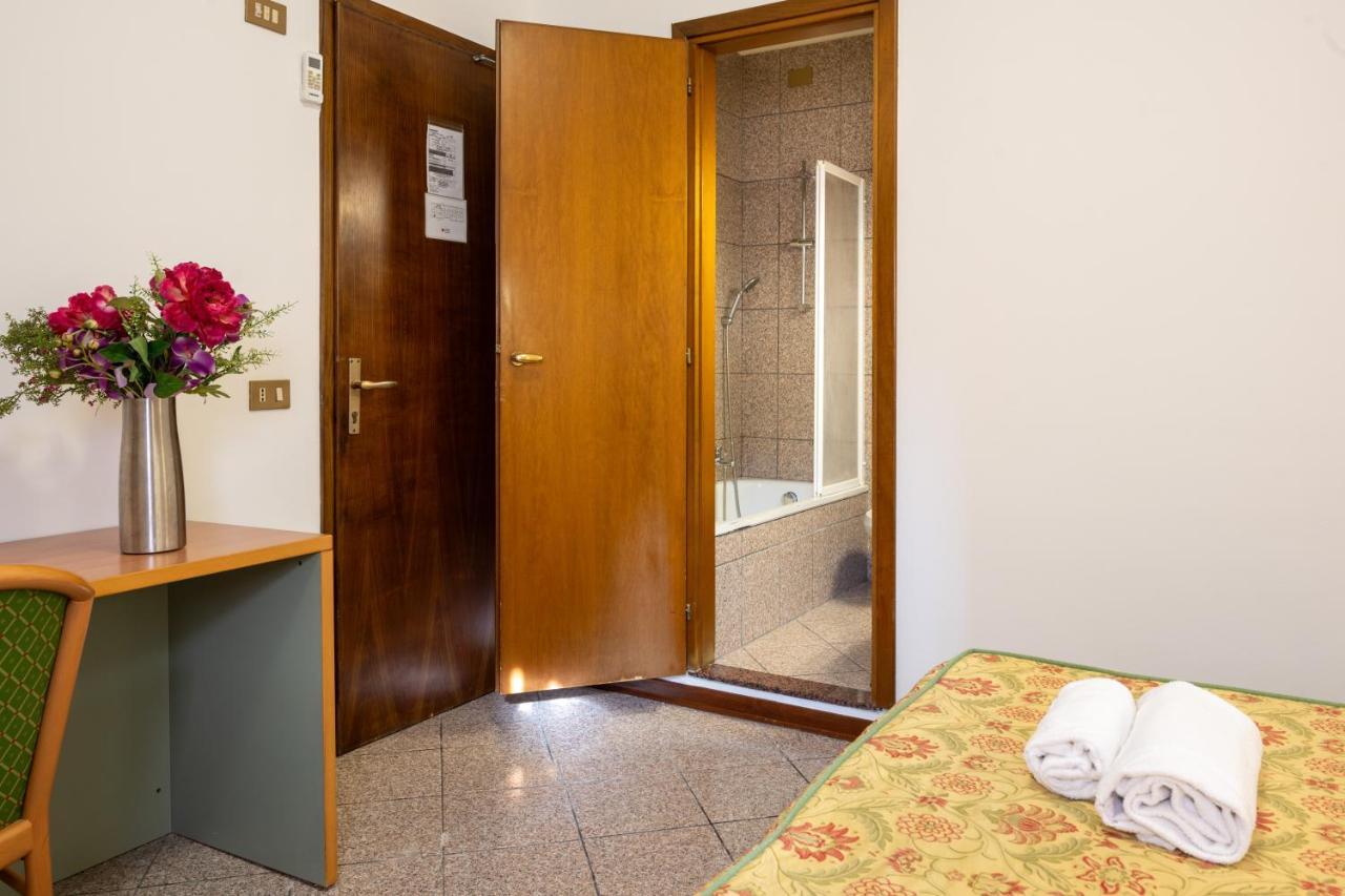 Camelia Rooms Venice Guesthouse Mestre Esterno foto