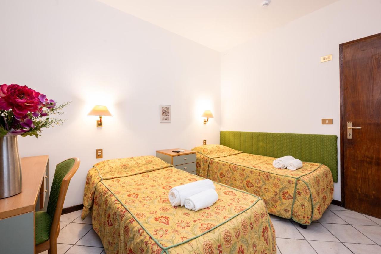 Camelia Rooms Venice Guesthouse Mestre Esterno foto