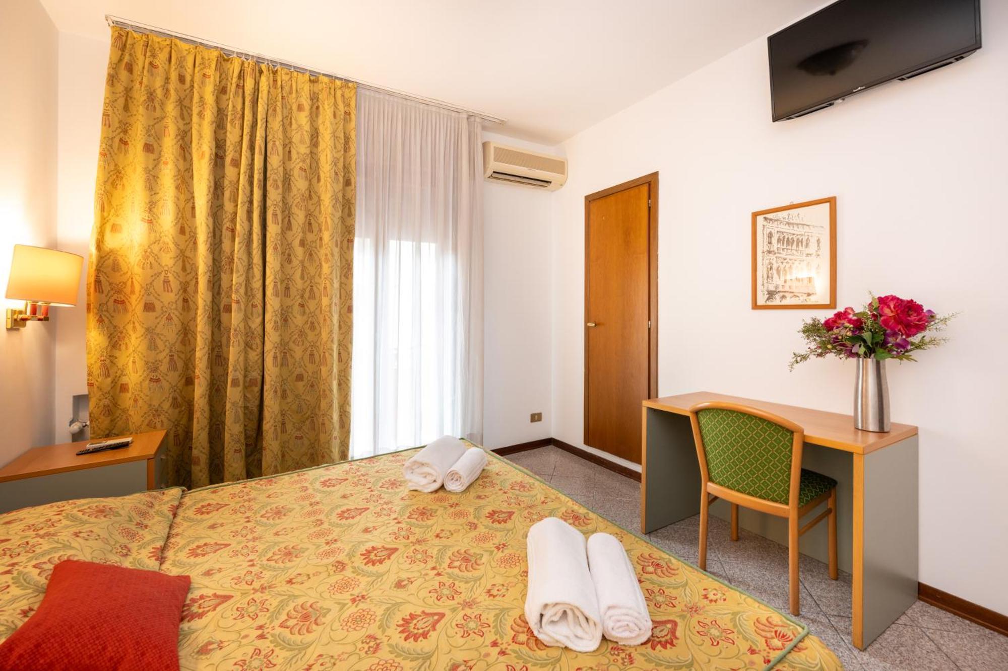 Camelia Rooms Venice Guesthouse Mestre Esterno foto